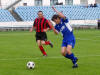 Domci Marcus Aurelius Chorvat sa chyst na strelu. Sleduje ho hosujci Pavol Szabo. Zo zpasu 26. kola III. ligy Slovan B - Vrakua 3:1